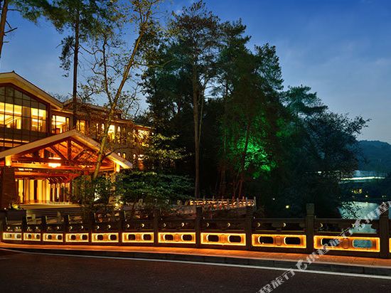 峨眉山红珠山宾馆1晚 双早 红珠山森林温泉门票2张【工行秒杀】