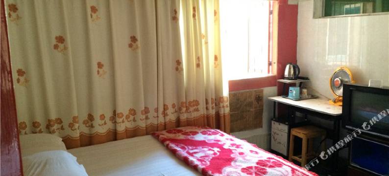 泸定鑫飞背包客栈图片