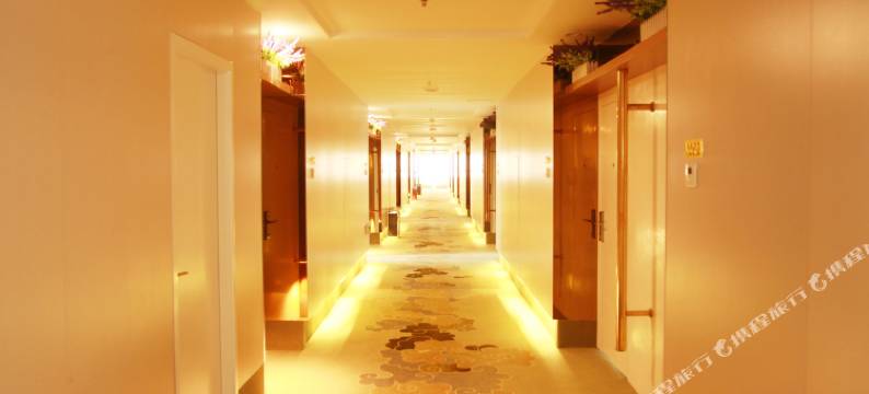 金尊宾馆(维多利万悦城赤峰南站店)图片