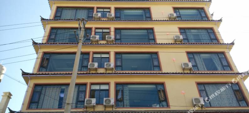 鹤庆光辉假日酒店图片