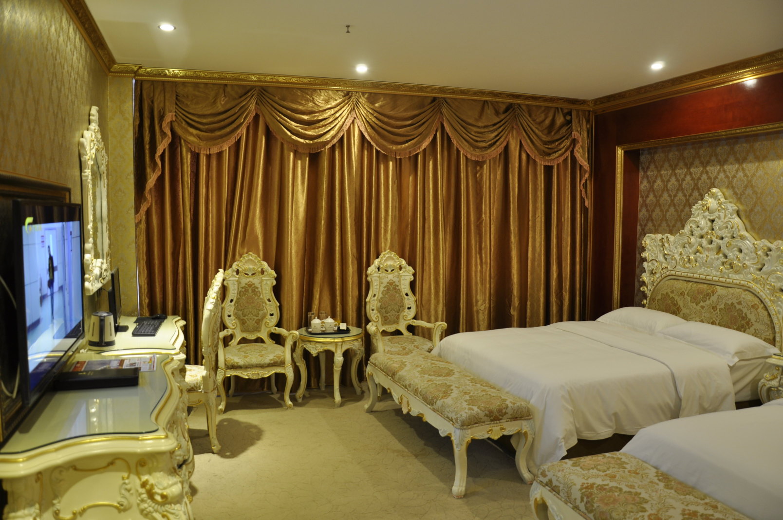 Alps hotel Hotel Overview