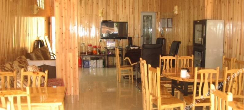 海螺沟杉树平木逸酒店图片