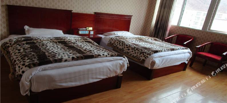 芒康岗登大酒店图片