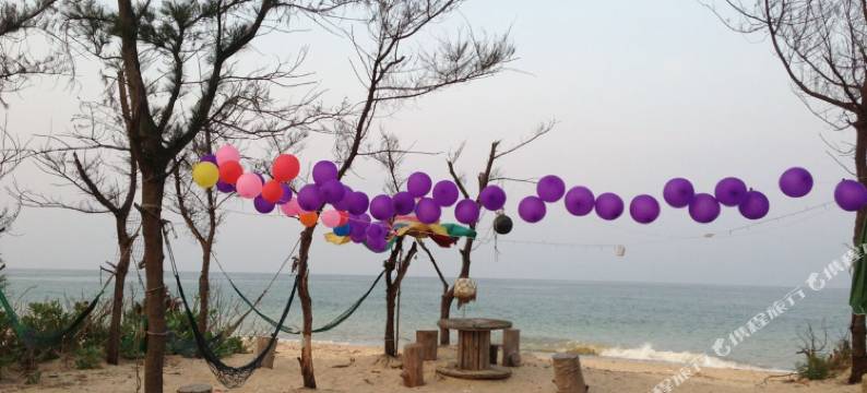 涠洲岛贝壳沙滩滨海海景木屋图片