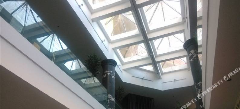 西盟龙潭大酒店图片