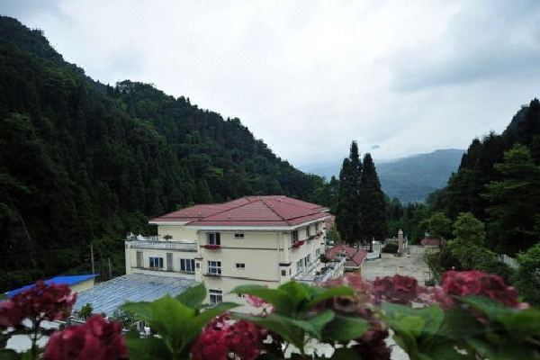 选择房间开业:2012宝山温泉宾馆 位于彭州市白水河.