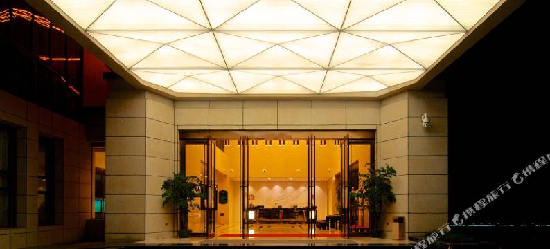 来凤庆凤山酒店图片