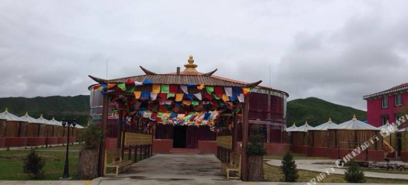 红原德勒央康酒店图片