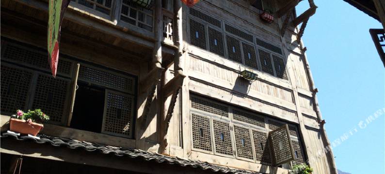 泸定鑫飞背包客栈图片