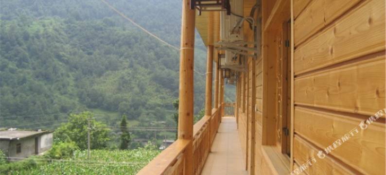 海螺沟杉树平木逸酒店图片