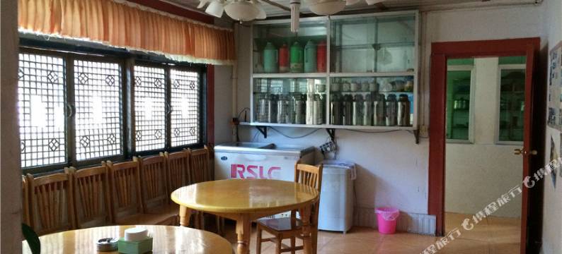 泸定鑫飞背包客栈图片