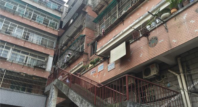 地址(位置,怎么去,怎么走):  景德镇珠山区浙江路银信楼5单元b栋409室