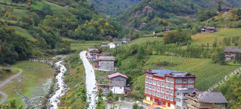 宝兴安尔吉大酒店图片