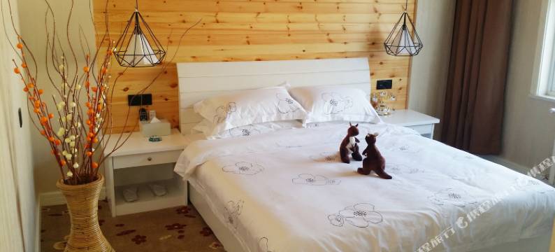 栾川良玉杜鹃海驿站图片