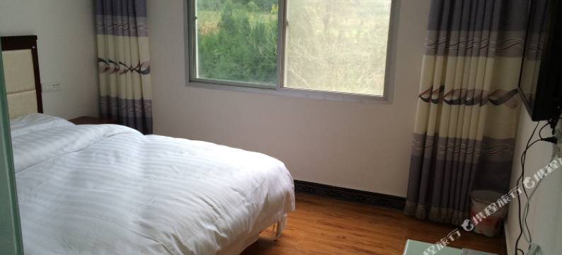 南江奇石避暑山庄图片