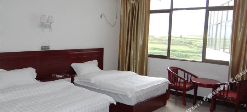 昆明红土高原酒店图片