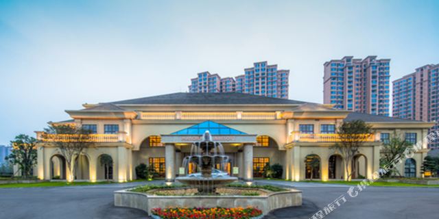大邑塞尚庄园酒店1晚 双人自助早餐 免费使用网球场(球具自带,需提前