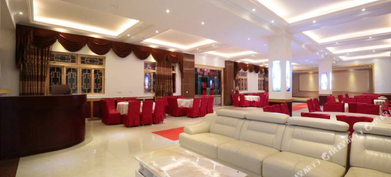 宝兴安尔吉大酒店图片