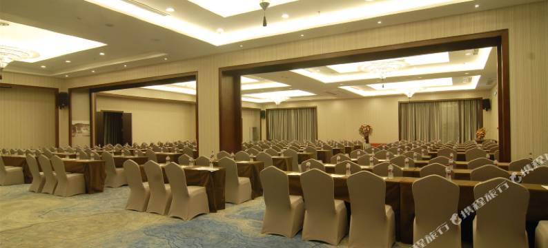 来凤庆凤山酒店图片