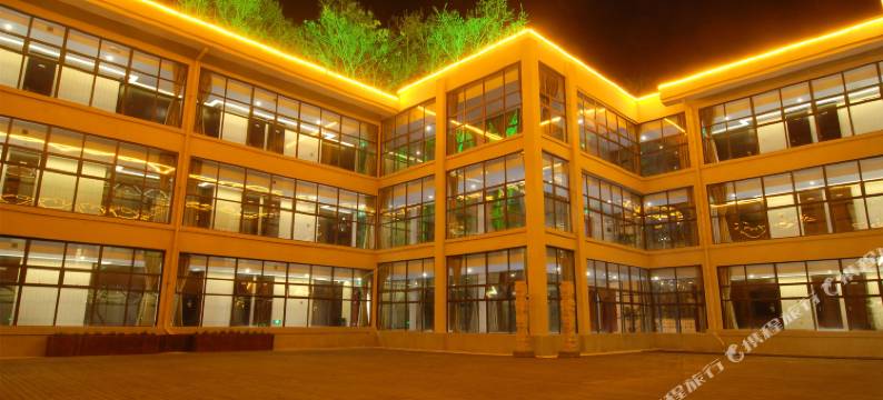 来凤庆凤山酒店图片