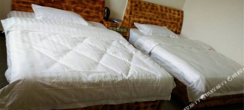 普者黑原始部落·荷篱茅舍图片