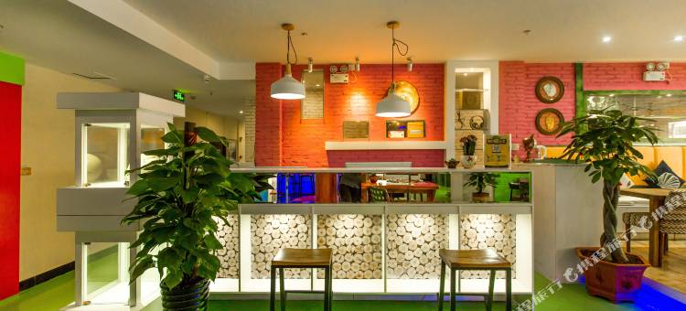 那扇门精品客栈(三亚湾步行街店)图片