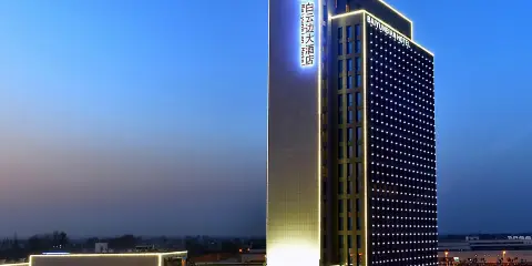 鬆滋白雲邊大酒店