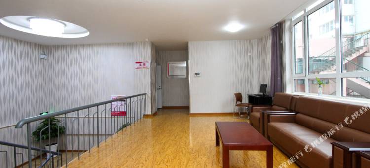 都市118连锁酒店(黄岛区井冈山路地铁站店)图片