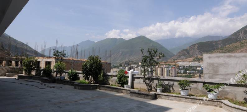 泸定康巴游客宾馆图片