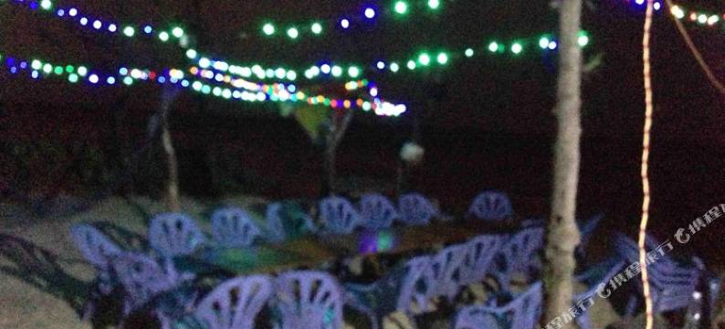 涠洲岛贝壳沙滩滨海海景木屋图片