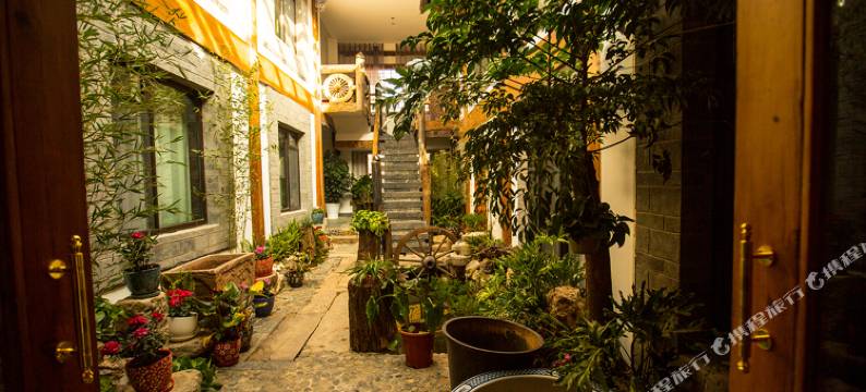 锦时·胭雨桃花雪山观景客栈(古城四方街店)图片