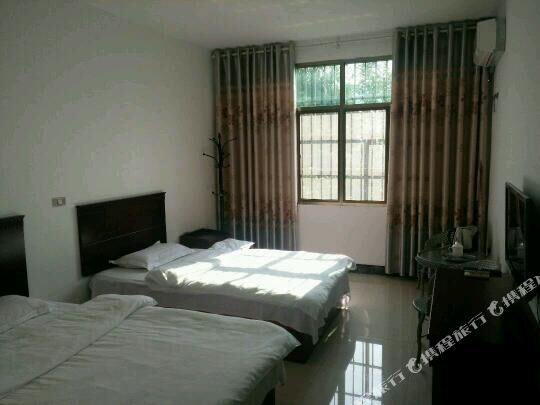 汉滨区 >> 酒店  地址(位置,怎么去,怎么走):  瀛湖风景区翠屏山庄