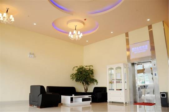 恒8连锁酒店(花溪大道中曹司地铁站店)