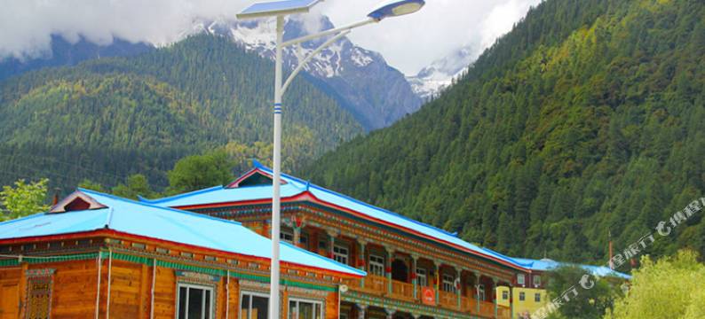 波密江边嘎玛客栈图片