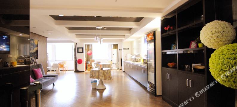 MOLLY·轻居酒店(弹子石老街国际社区店)图片