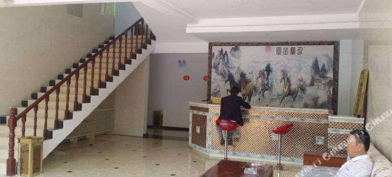 祁连绿野假日宾馆图片