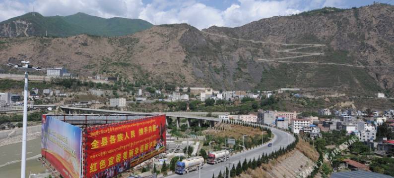 泸定康巴游客宾馆图片