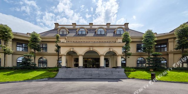 大邑塞尚庄园酒店1晚 双人自助早餐 免费使用网球场(球具自带,需提前