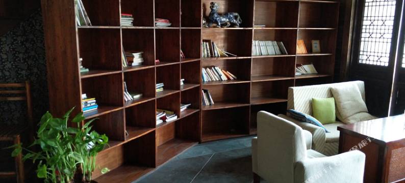 八戒青年旅舍(张家界市区大庸府城店)图片