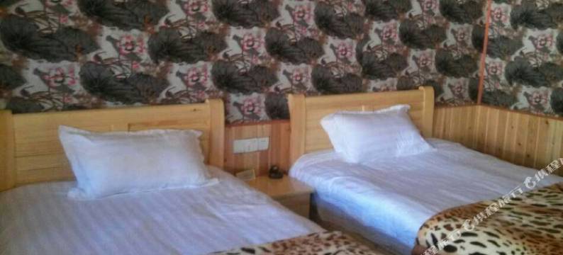 泸沽湖草海原色民居图片