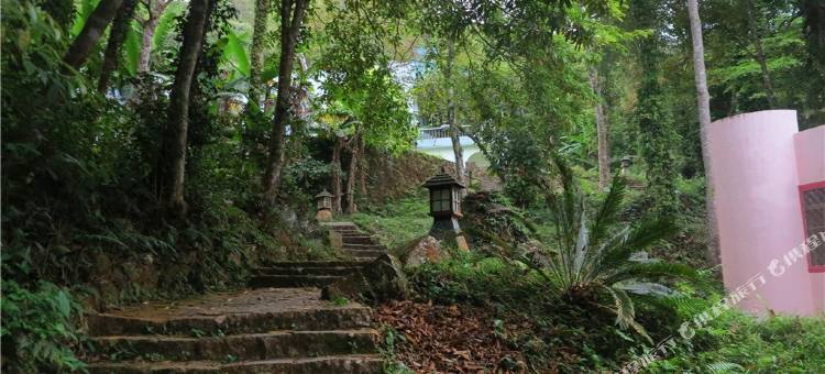 尖峰岭天池避暑山庄图片