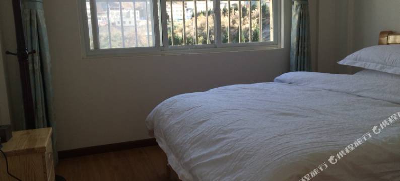 泸定山卡卡公寓图片