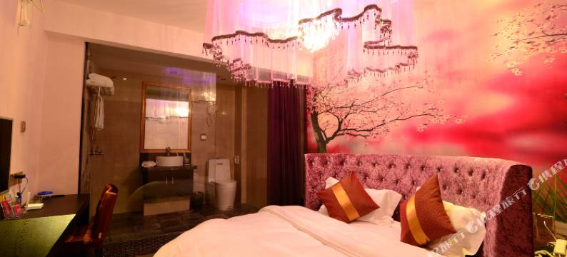 青岛大溪地精品酒店(台东步行街啤酒博物馆店)图片