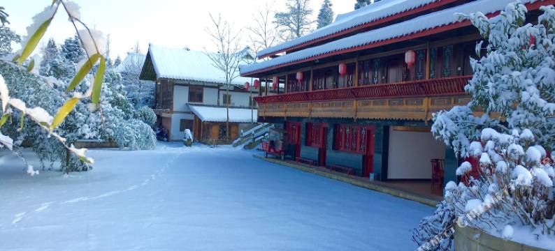 峨眉山半山居四合院图片