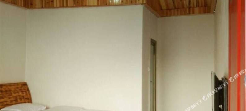 普者黑原始部落·荷篱茅舍图片