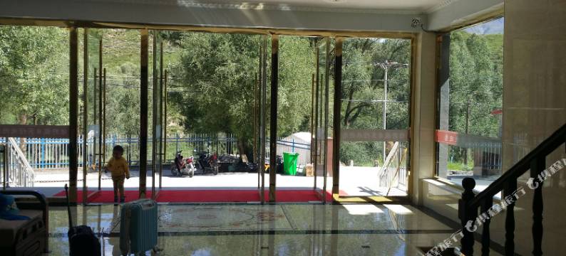 祁连绿野假日宾馆图片