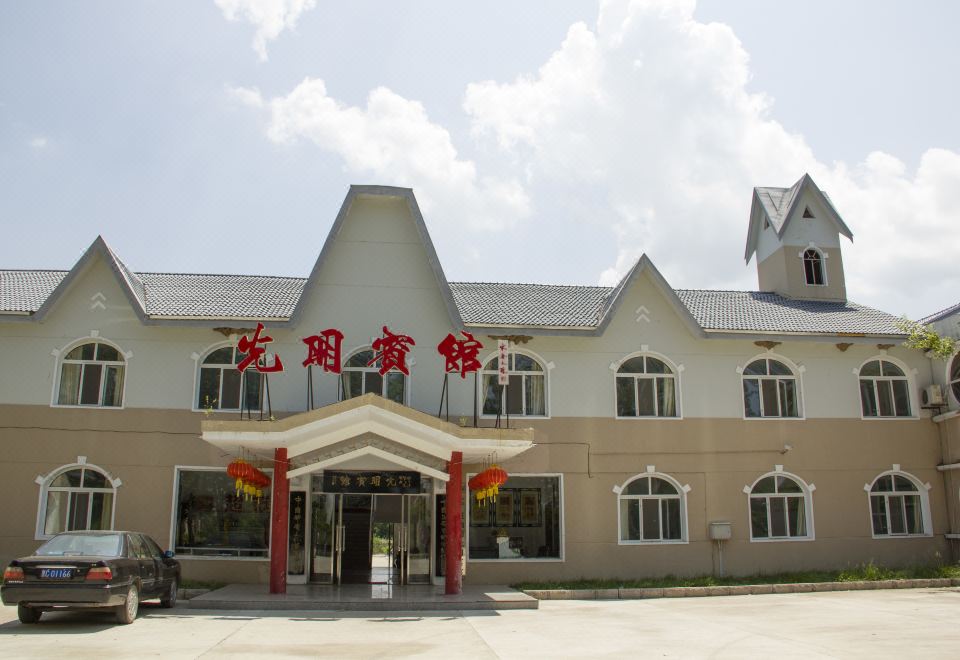 牡丹江镜泊湖湖光宾馆外景图