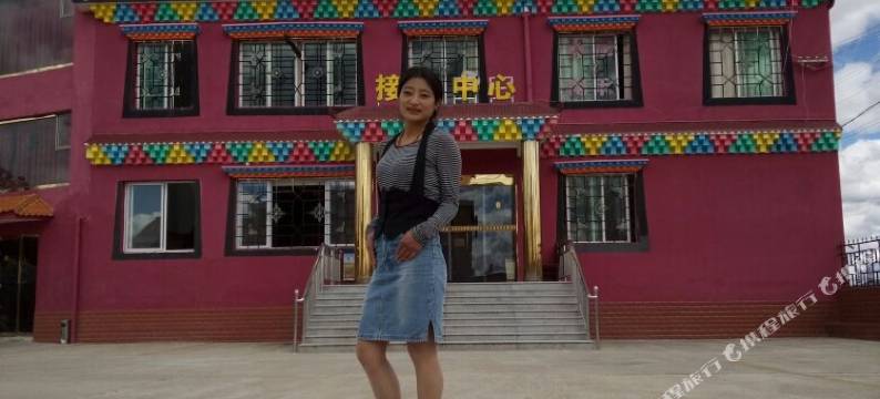 红原德勒央康酒店图片