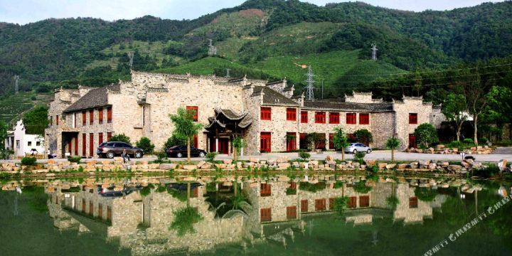 泾县 >> 酒店  标签: 宾馆 桃花潭畔度假酒店共多少人浏览:2649312