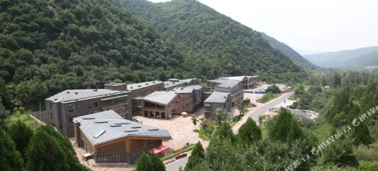 灵石卧龙山庄图片